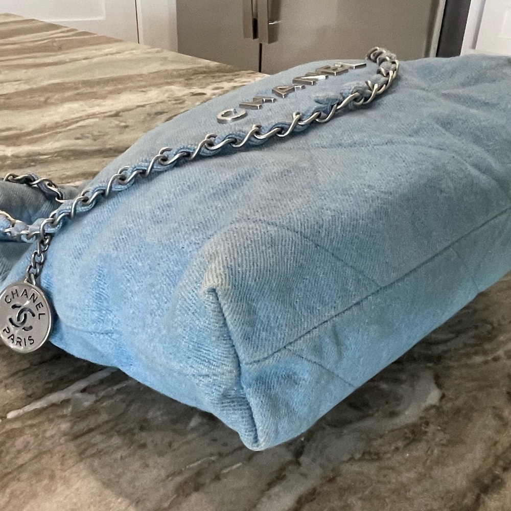 CHANEL Light Blue Quilted Ruched Shoulder Bag with Chain Strap - Picture 5 of 9
